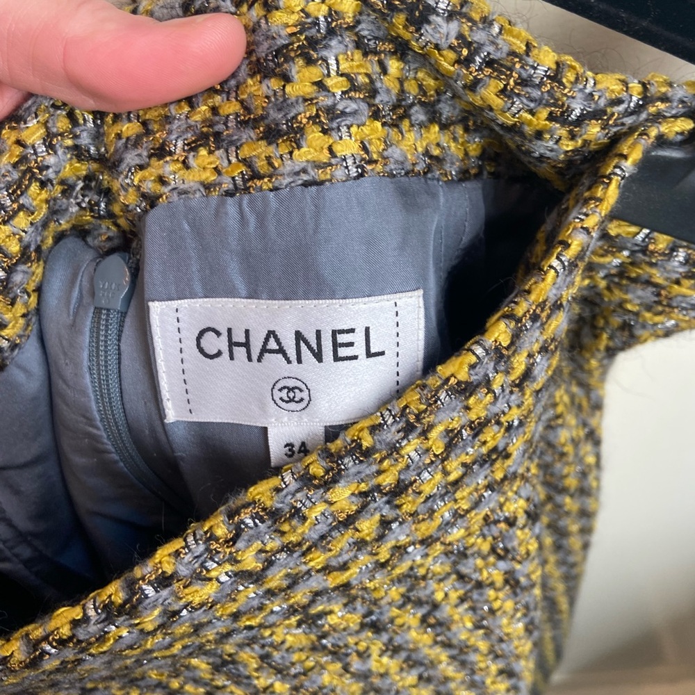Chanel Tweed Jacket and Skirt Set Rare 2017 Collection - Picture 11 of 14